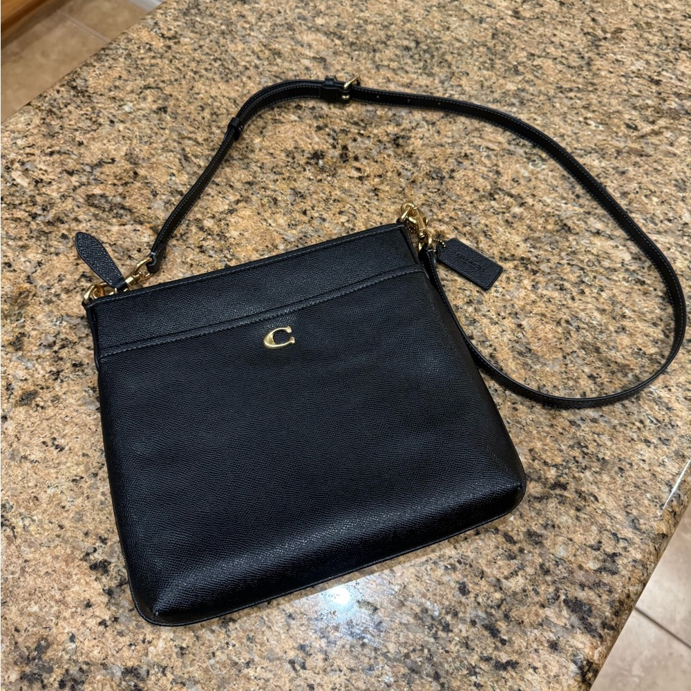 NWOT COACH- Crossgrain Leather Kitt Crossbody - Black with Gold Hardware - LARGE